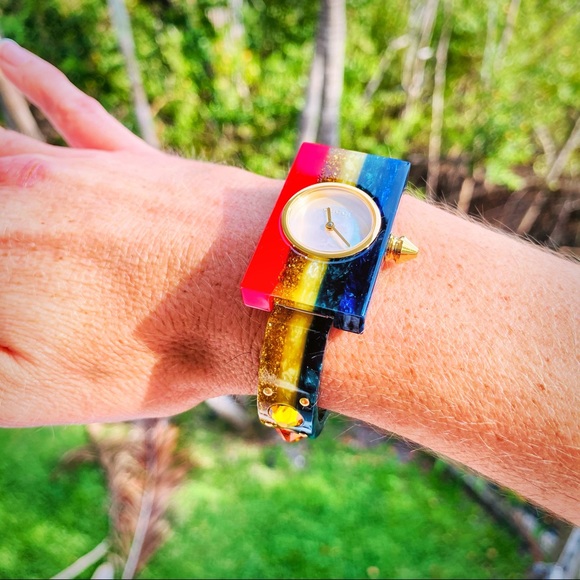 Gucci Vintage Web Resin Rainbow Cuff Watch NWT - Picture 11 of 16